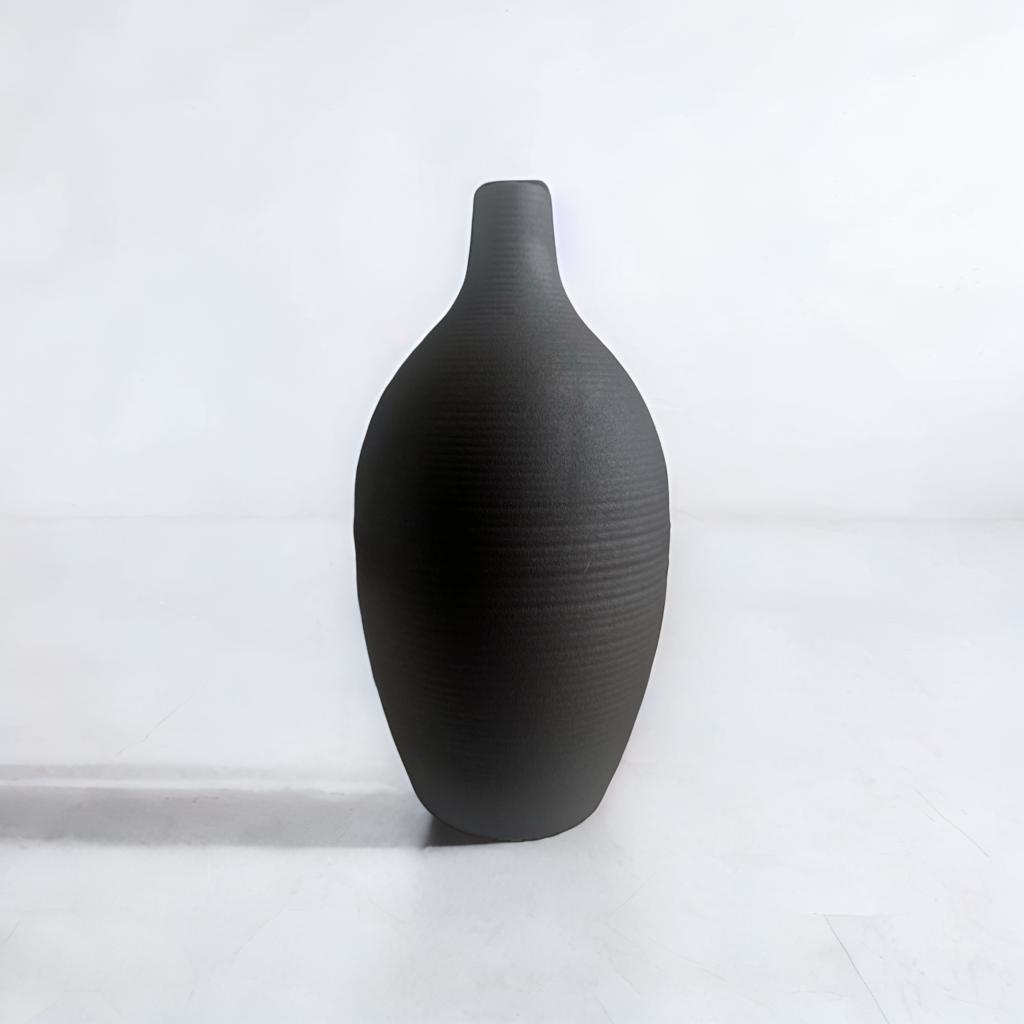 Noir Elegance Vase